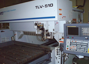 二次元レーザー加工機 TLV-510　写真